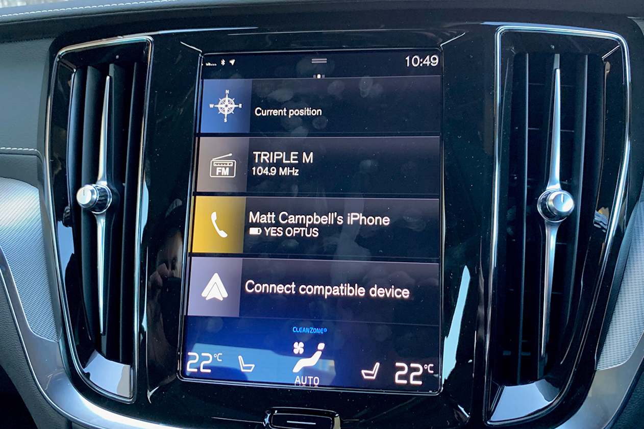 The media screen is familiar - a 9.0-inch tablet-style vertical display.